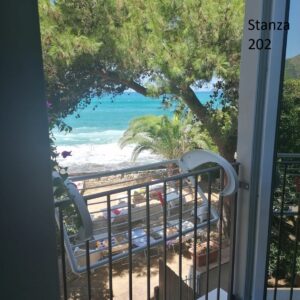 Alternative view of TRIPLA CON BALCONE FRONTE MARE