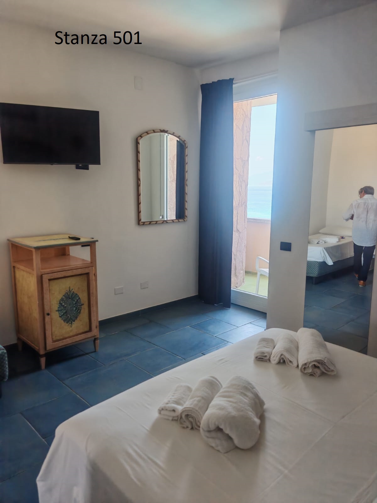 Triple Room with Sea View and Lateral Balcony - Image 59
