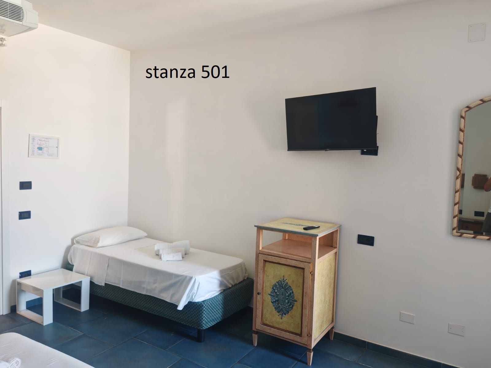 Triple Room with Sea View and Lateral Balcony - Image 63