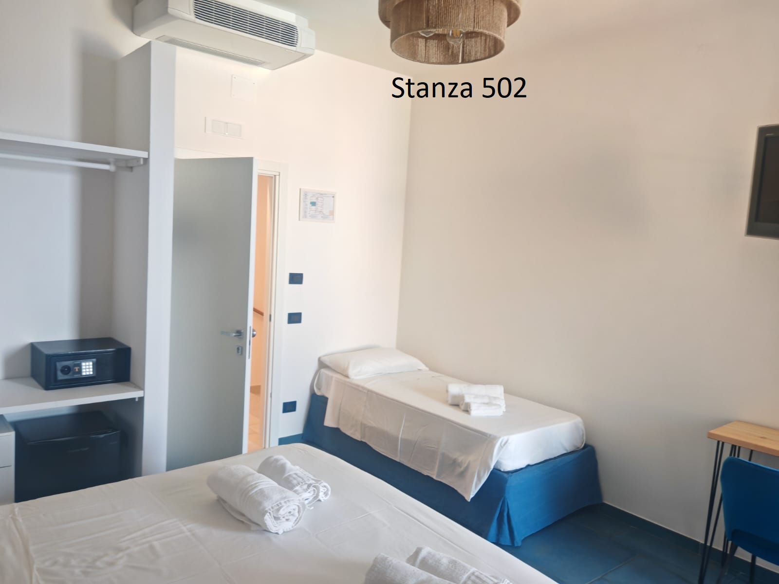 Triple Room with Sea View and Lateral Balcony - Image 68