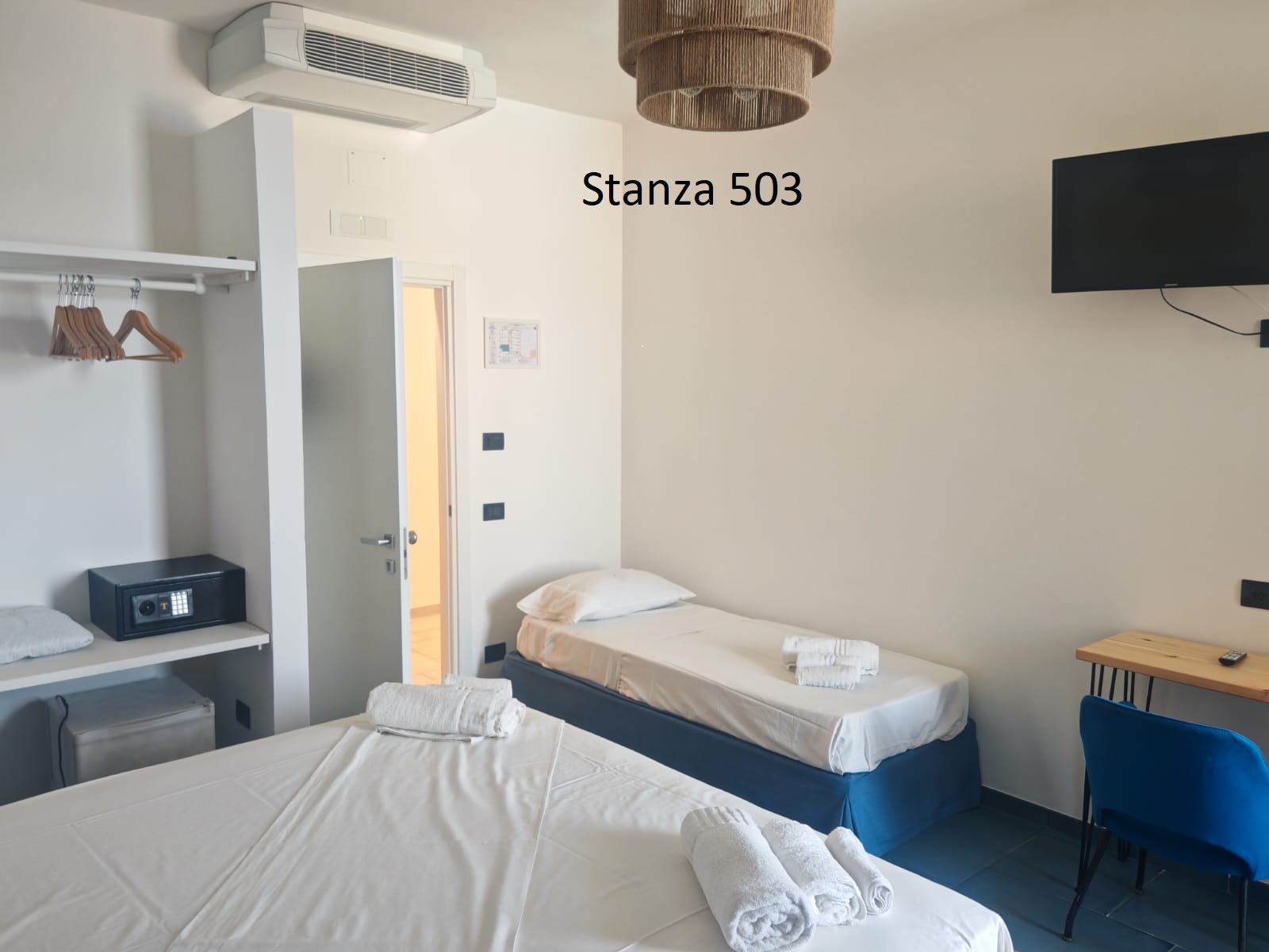 Triple Room with Sea View and Lateral Balcony - Image 73