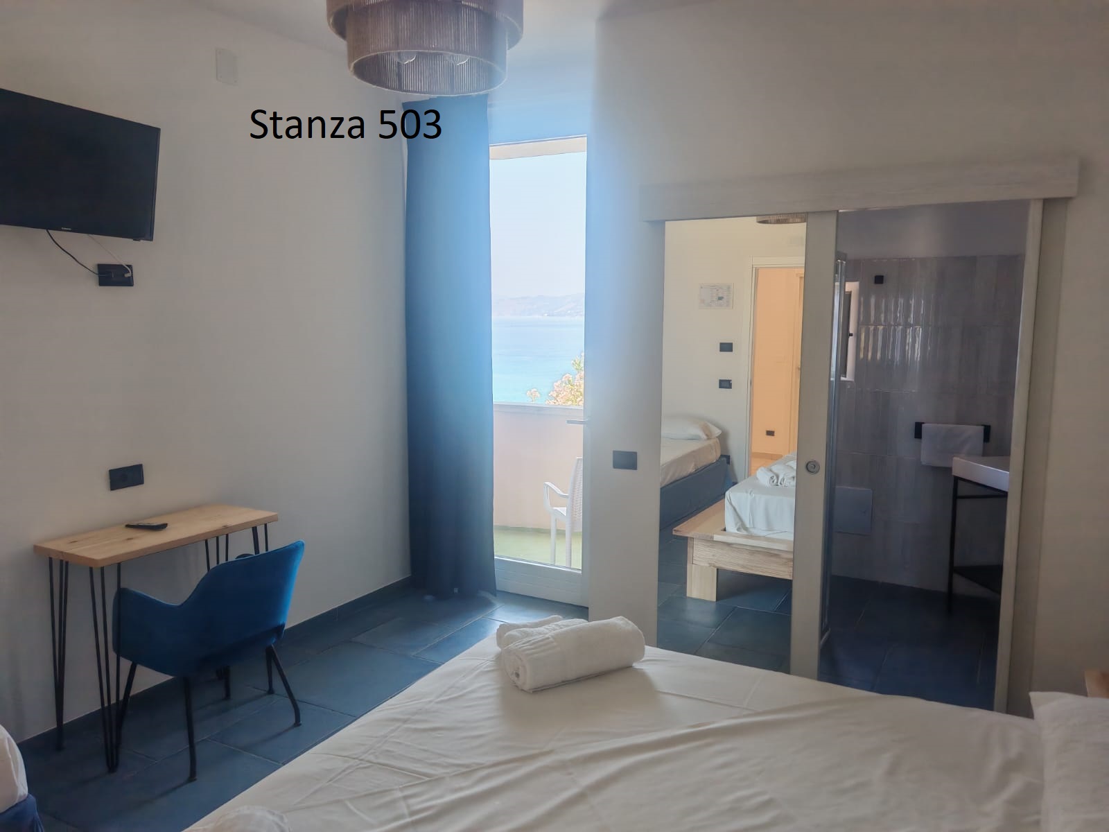Triple Room with Sea View and Lateral Balcony - Image 75