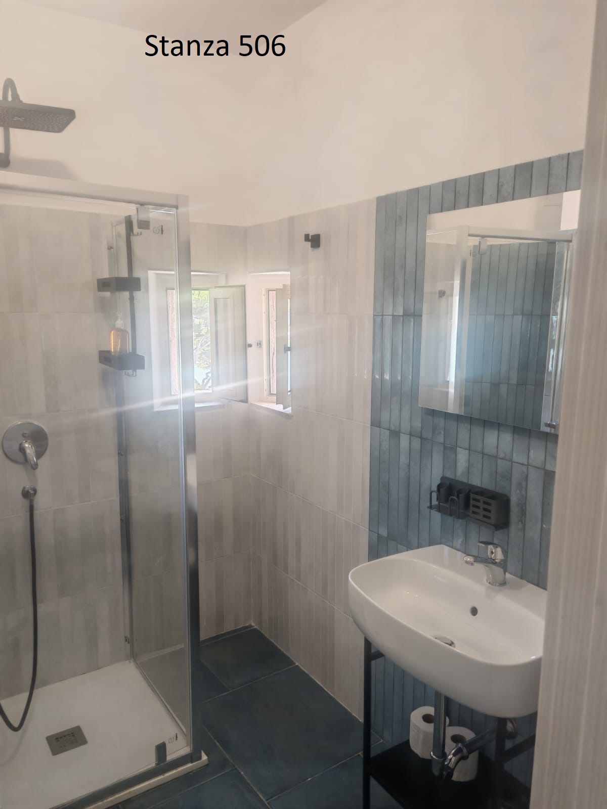 Triple Room with Sea View and Lateral Balcony - Image 87