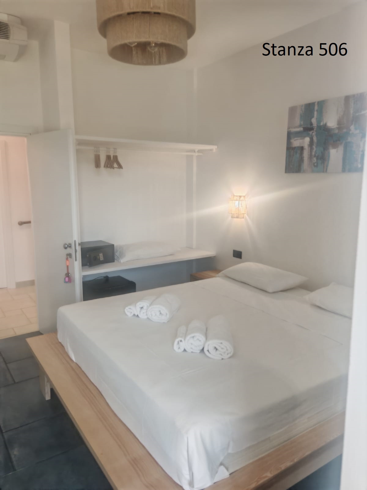 Triple Room with Sea View and Lateral Balcony - Image 77