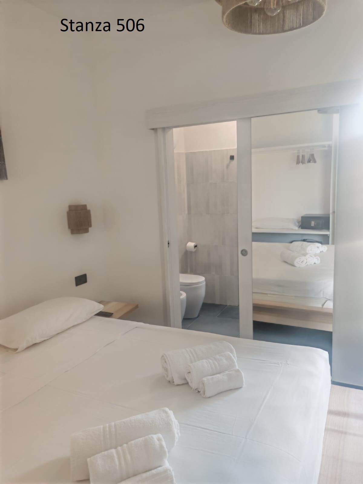 Triple Room with Sea View and Lateral Balcony - Image 82