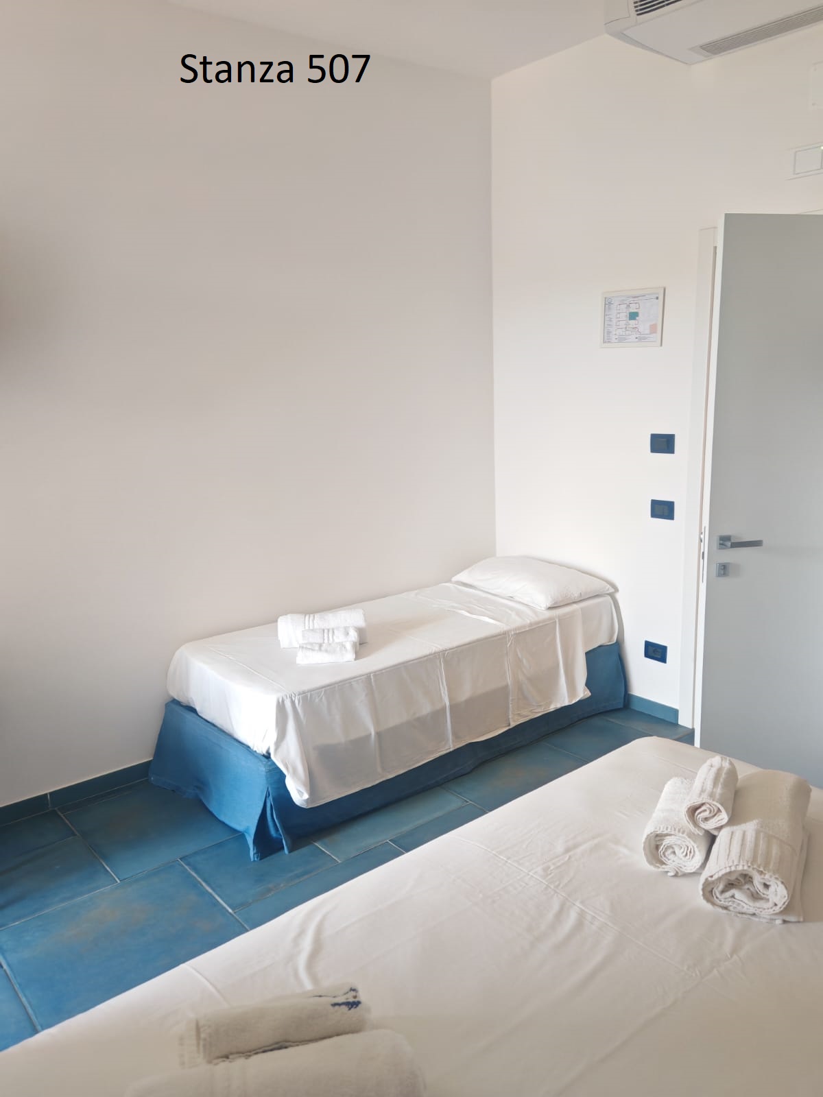 Triple Room with Sea View and Lateral Balcony - Image 88