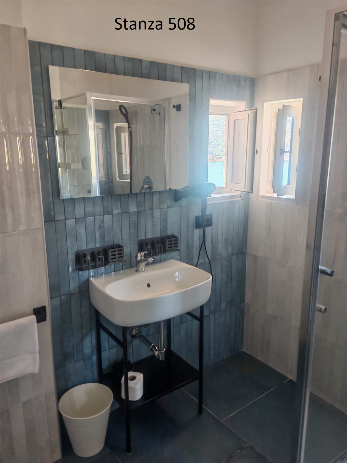 Triple Room with Sea View and Lateral Balcony - Image 95