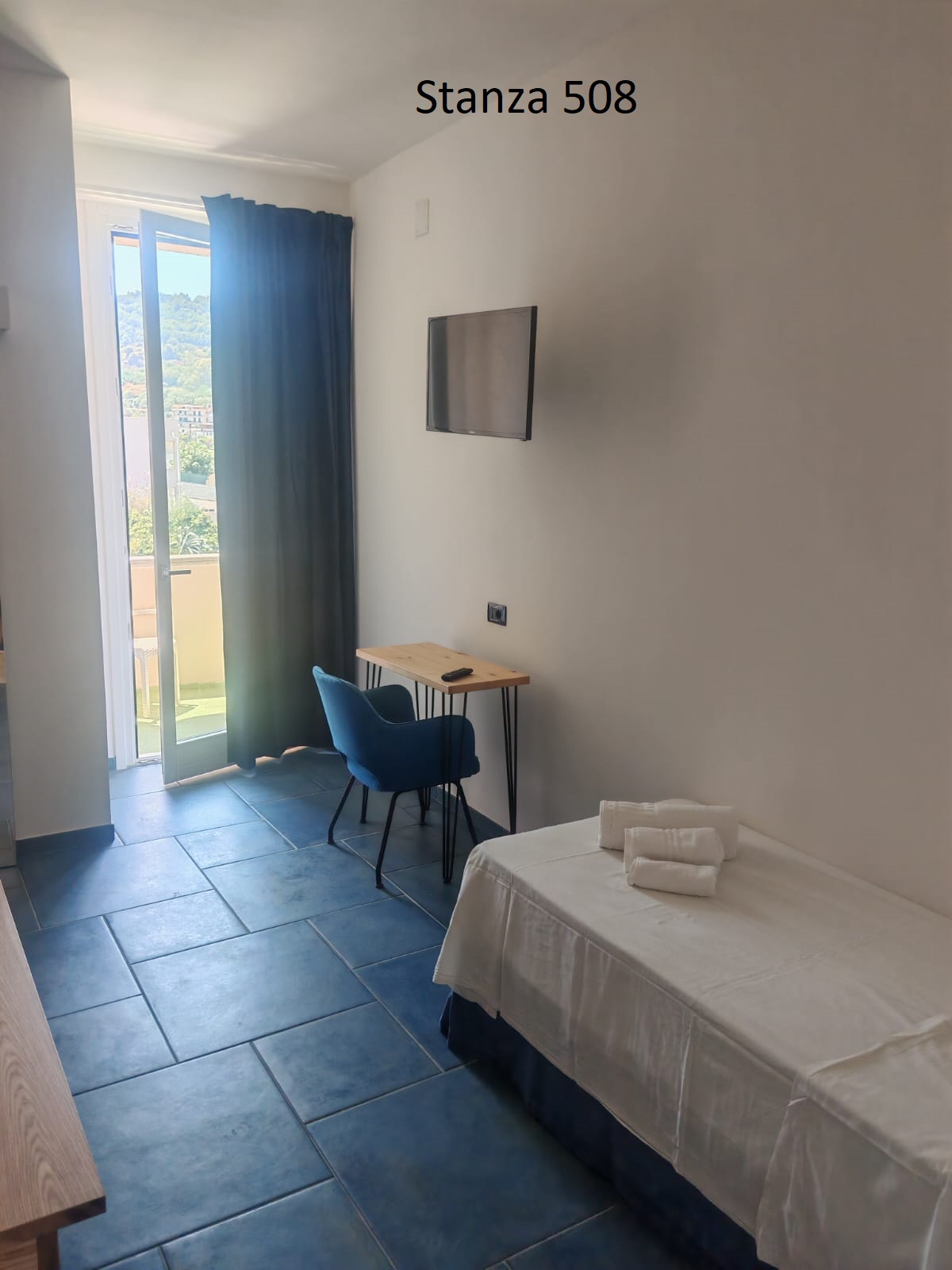 Triple Room with Sea View and Lateral Balcony - Image 100