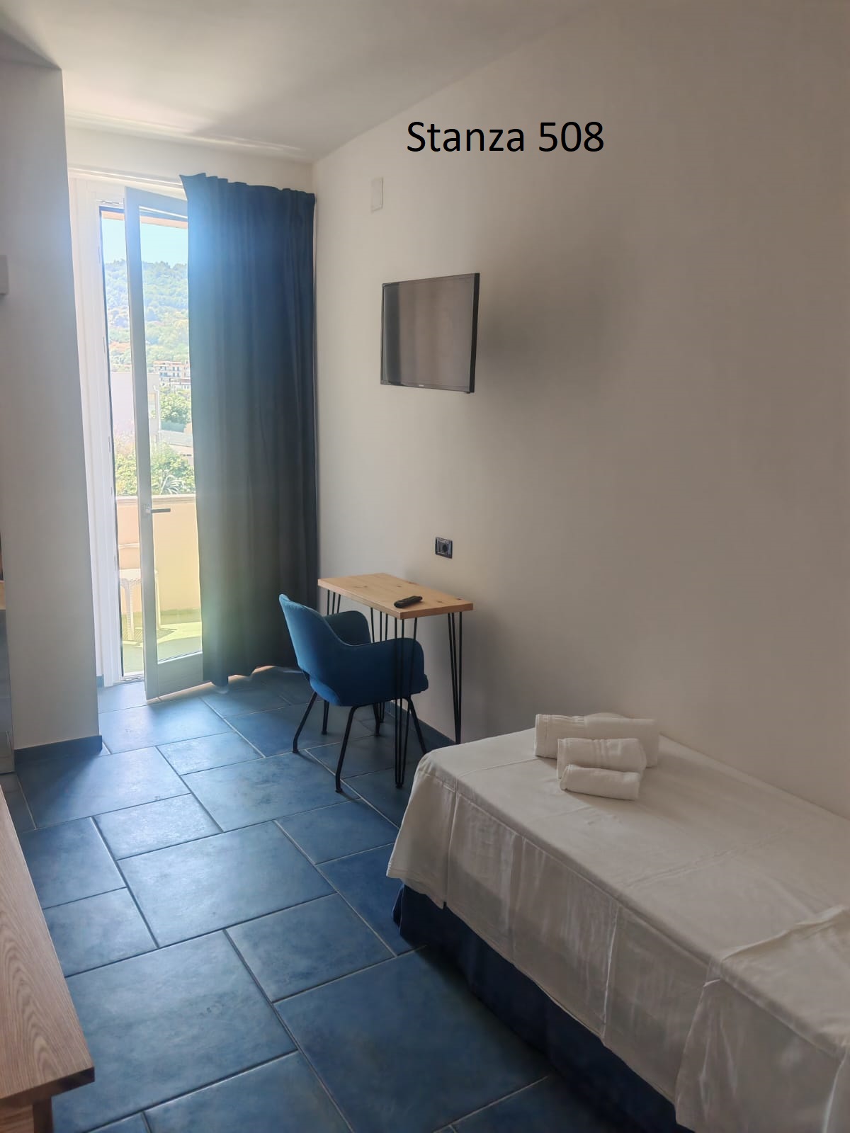 Triple Room with Sea View and Lateral Balcony - Image 102