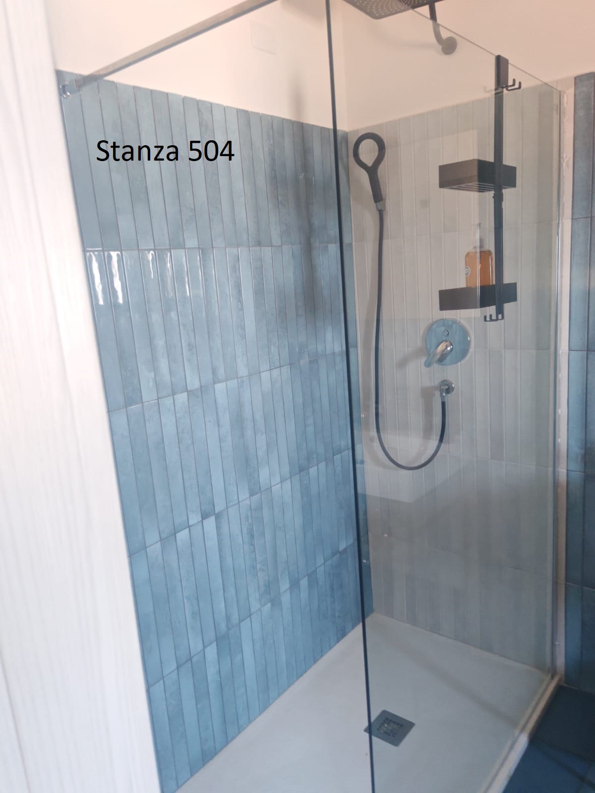 Bagno privato con doccia della camera Tripla Deluxe